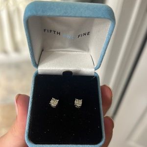 Diamond earrings (natural mined)